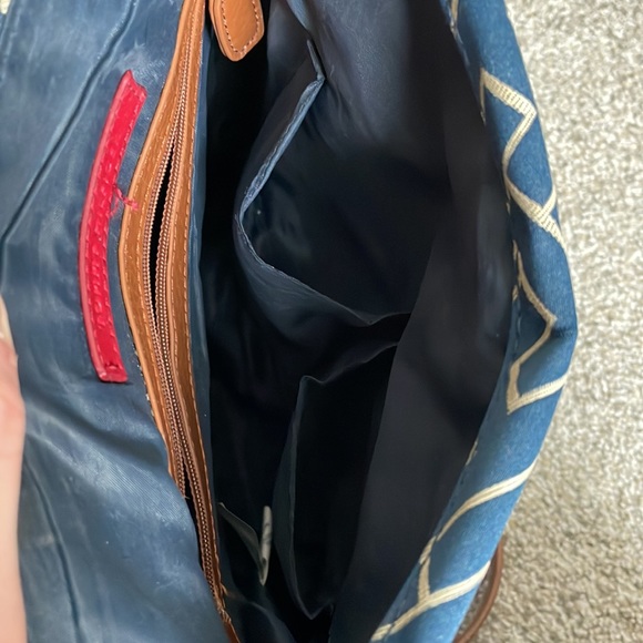 Tommy Hilfiger Crossbody Purse - Picture 5 of 5